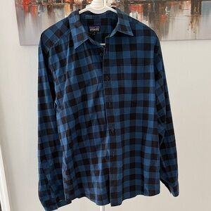 Patagonia long sleeve button down shirt medium